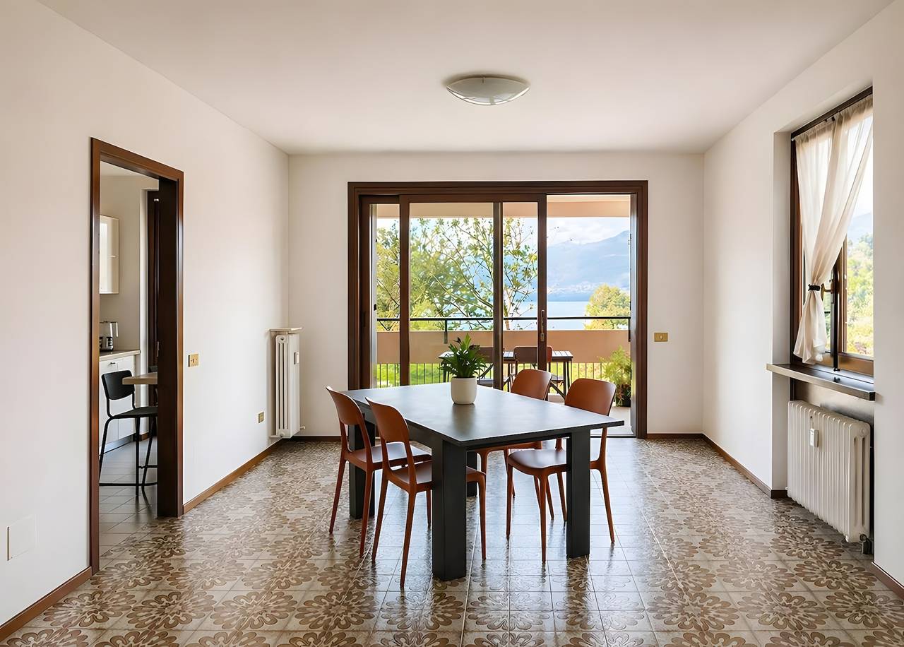 Hel lejlighed, Apartment 'L'Oca Del Lago Lakeview' with Lake View, Private Terrace and Wi-Fi in Laveno, Laveno-Mombello