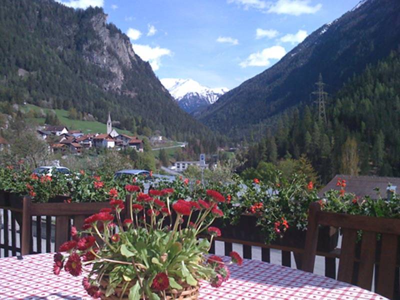 Hotel Restaurant Schöntal - Budget Einbettzimmer mit  Waschbecken, Dusche und Wc auf der Etage. Gratis Wlan. Rauchfrei in Filisur, Bergün Filisur