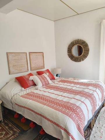Chambre d’hôte pour 2 personnes, avec vue et jardin, animaux acceptés à Serralongue
