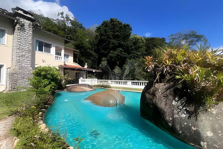 Casas e apartamentos de temporada para 11 pessoas, com jardim e piscina em Vargem Grande