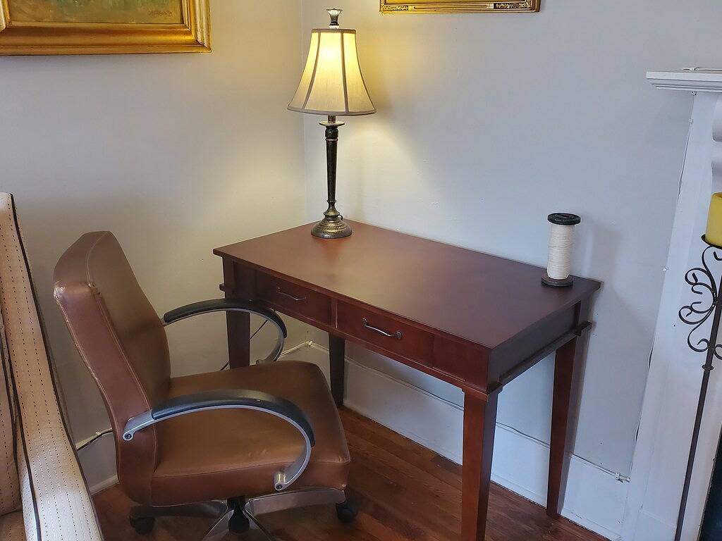 Southern Charm: Home is minutes from downtown w/a cozy sitting porch in Nashville, Tennessee