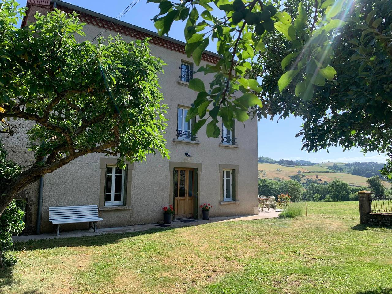 Renoviertes Landhaus chic, 6 Zimmer, 13 Pers., Garten, Terrasse, Haute-Loire in Siaugues-Sainte-Marie, Haute-Loire