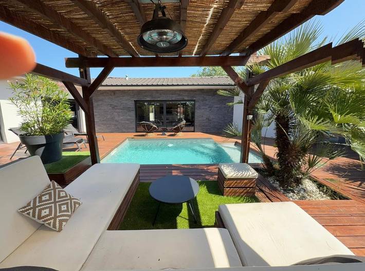 Location de vacances pour 6 personnes, avec vue ainsi que piscine et terrasse à Artigues-près-Bordeaux - 2