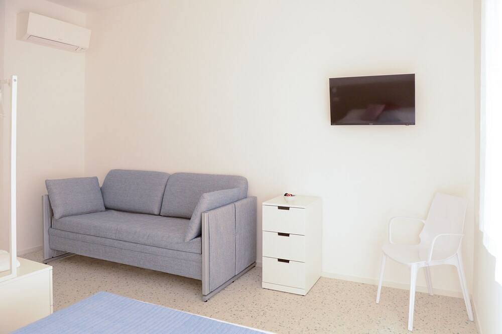 Freshly refurbished room with all comfort - perfect location! in Porto Sant'Elpidio, Provincia di Fermo