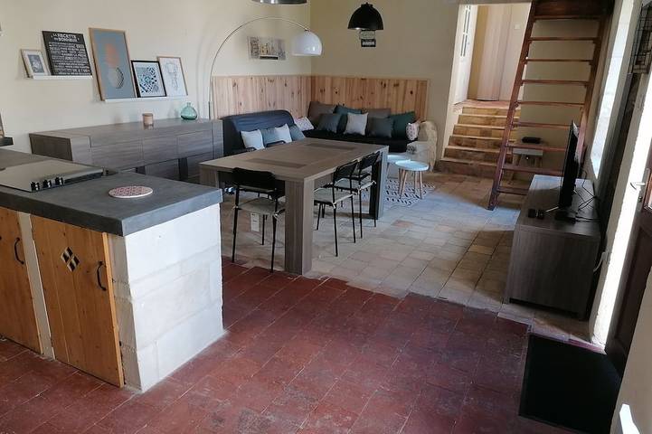 Maison Chaleureuse Avec Cheminée in Bourgueil, Loire-Tal
