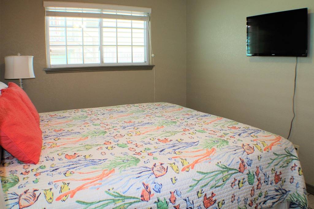 Sunshine Shack - 2 bedroom, In-Town, Dog Friendly, Near the Beach! in Port Aransas, Mustang Island