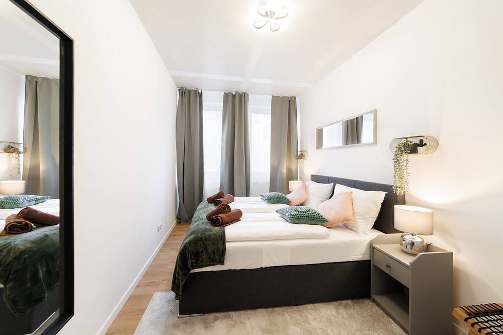 Ganze Wohnung, Moderne Neue 120m2 Wohnung City Center Kadewe /Zoo in Charlottenburg Berlin, Berlin