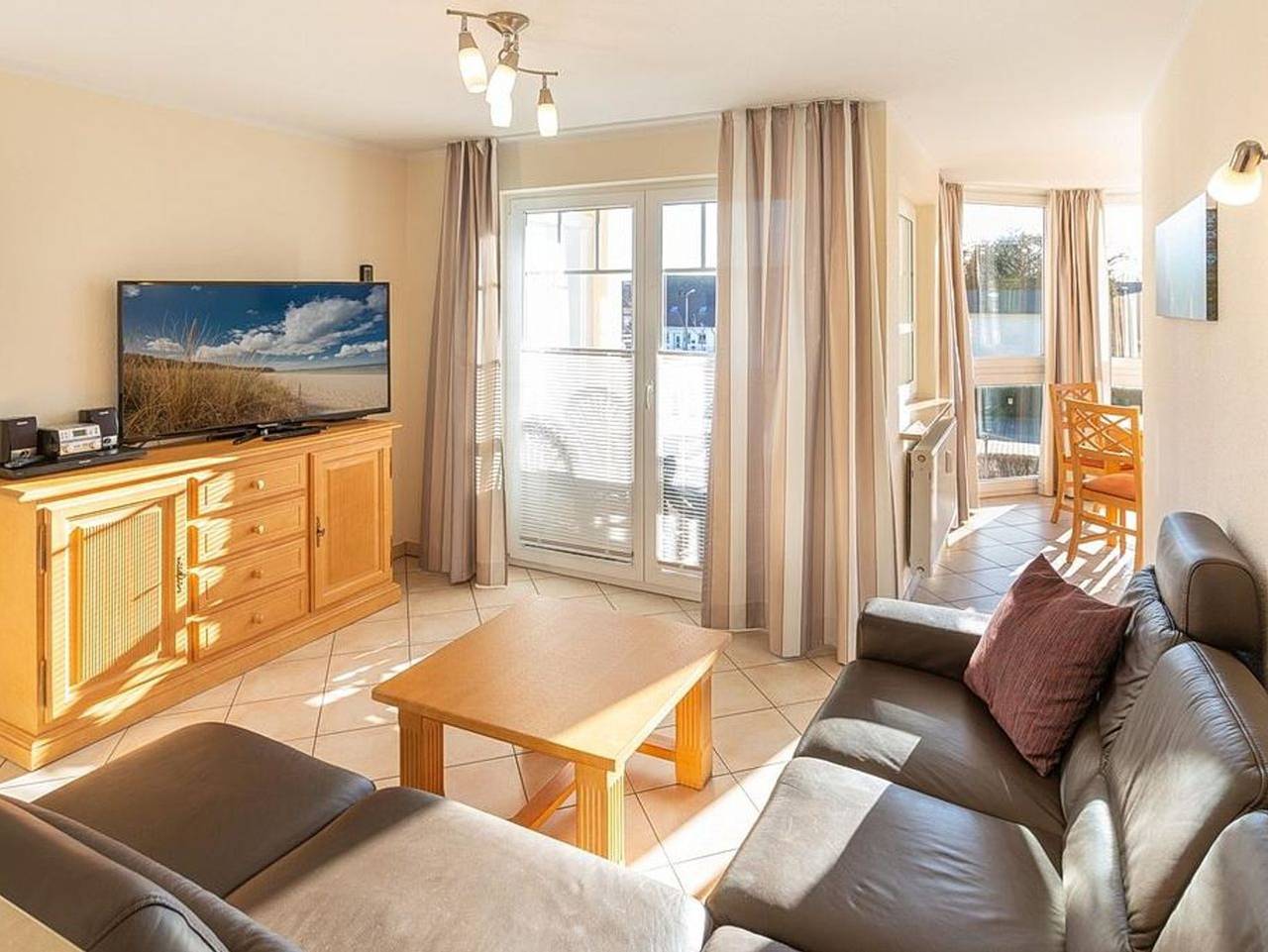 Ganze Ferienwohnung, Villa Seerose - Familien-Ferienwohnung mit tollem Erker und sonnigem Balkon in Strandnähe in Binz, Rügen