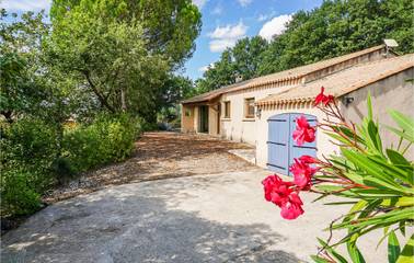 Maison de vacances pour 5 personnes, avec terrasse ainsi que piscine et jardin, animaux acceptés dans l' Hérault