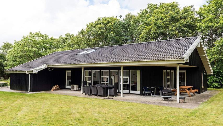 Ferienhaus für 8 Personen, mit Sauna und Whirlpool sowie Terrasse in Jegum