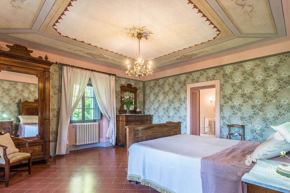Splendid Villa for 12. Pool, outdoor Jacuzzi 25-hectare Park, Hunting, Fishing in Monterchi, Valtiberina