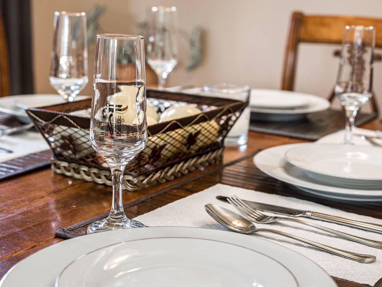 A@Home Ganzes Haus bei Chinook Mall, für 9 Personen in Calgary, Kanadische Rocky Mountains