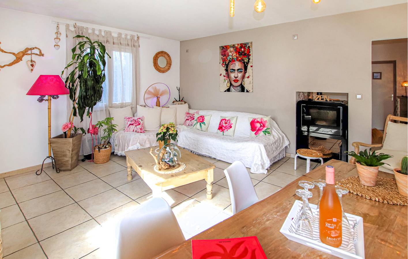 Charmante Wohnung mit Pool & WiFi in Grospierres in Grospierres, Ardèche