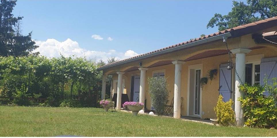 Gîte pour 2 personnes, avec Terrasse et Jardin à Guéreins