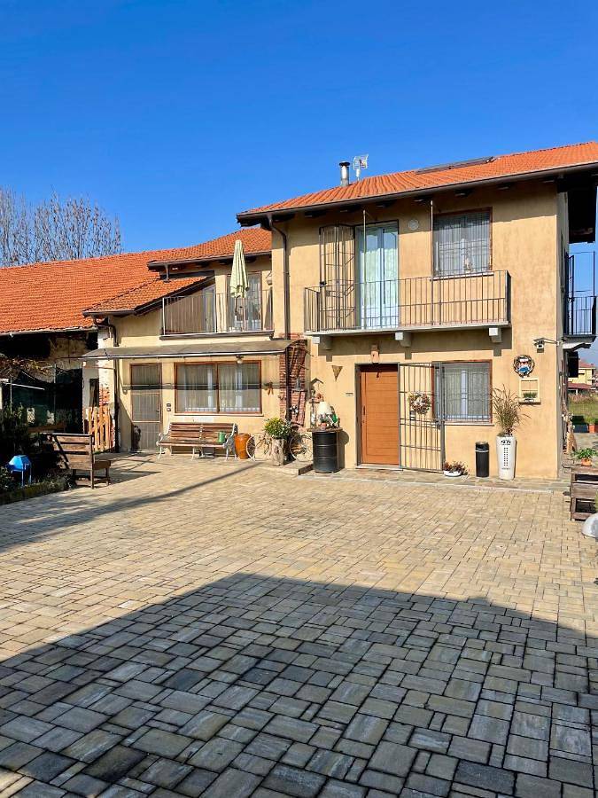 Chambre d’hôte pour 3 personnes, avec Balcon et Terrasse ainsi que Jardin et Vue à Peveragno