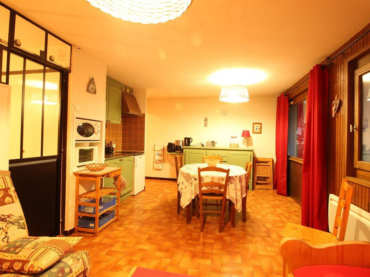 Gehele studio, Studio for 6 people with renovated bathroom and parking, on the slopes in Les Carroz, Arâches-la-Frasse