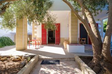 Villa for 8 Guests in Punta Prosciutto, Salento, Picture 2