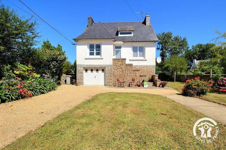 Gîte pour 4 personnes, avec Terrasse ainsi que Jardin et Vue dans Plage des Dunes (Penvénan)