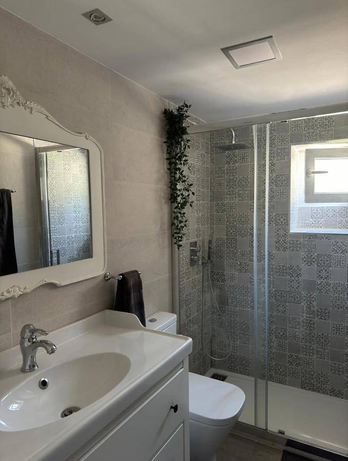 Apartamento de vacaciones para 8 personas, con vistas además de piscina y jardín en Sierra Norte - 4