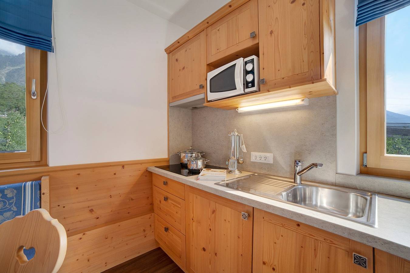 Ganze Wohnung, Ferienwohnung 'Obermoarhof Mutspitze' mit Bergblick, Gemeinschaftsgarten und Wlan in Algund, Ortleralpen