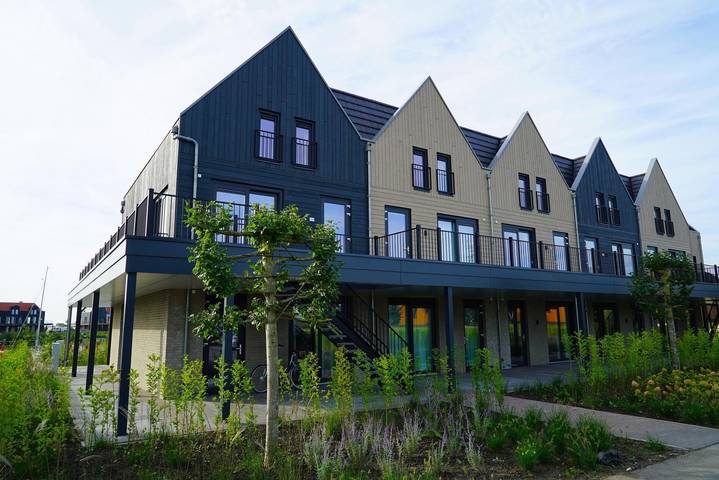 Ferienhaus für 8 Personen, mit Balkon und Balkon/Terrasse sowie Terrasse und Seeblick in Kampen