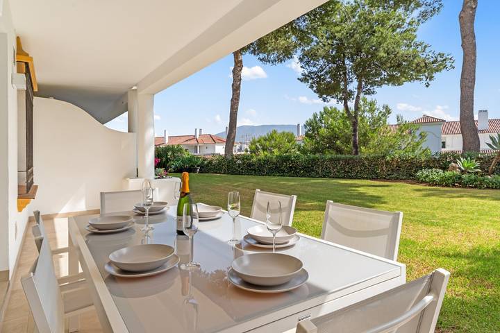 Entire apartment, Apartment 'Margarita In Miraflores' with Sea Views, Shared Pool and Wi-Fi in La Cala de Mijas, Mijas