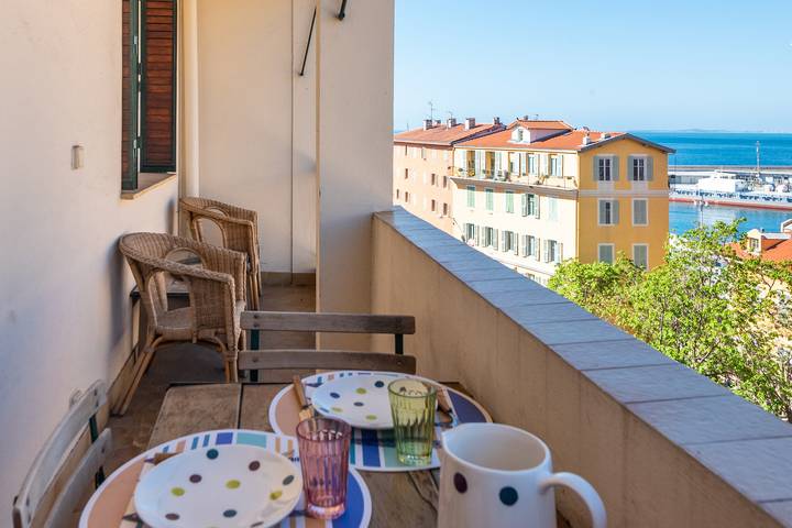 Gîte pour 4 personnes, avec Terrasse dans Port de Nice