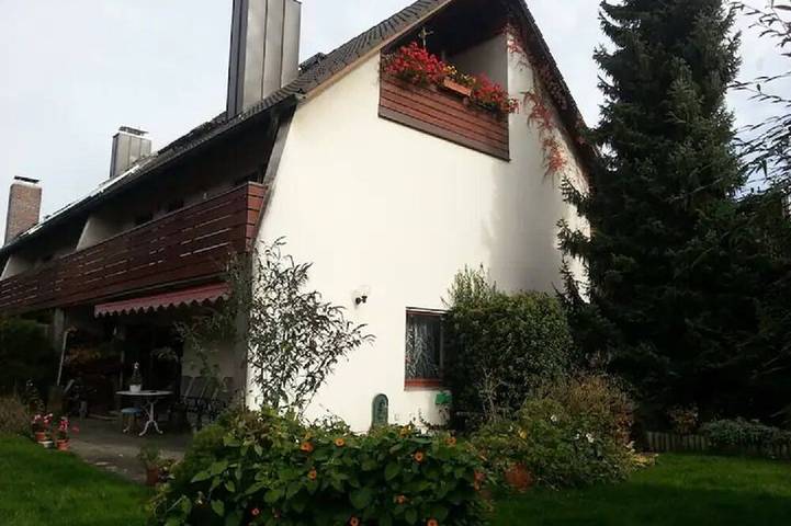 Ganze Wohnung, Dachgeschoss Apart. ca.35 qm mit Terrasse im Einfamilienhaus in Puchheim, Landkreis Fürstenfeldbruck