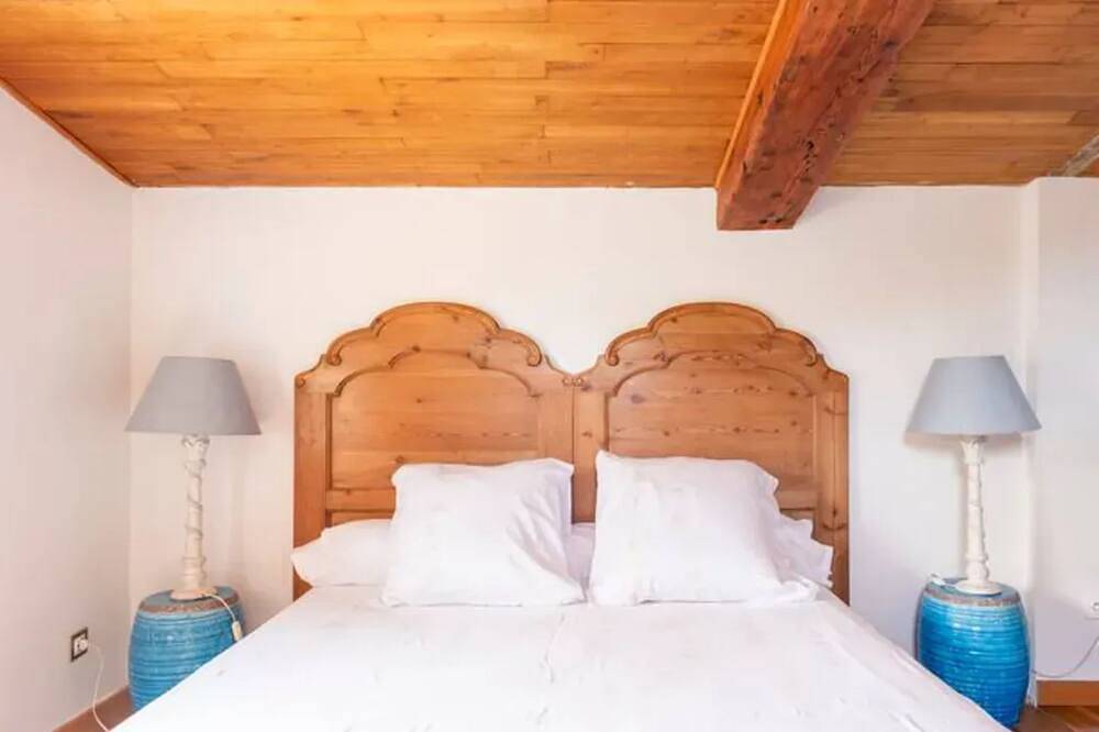 Homerez - Comfortable Villa with Garden in Rognes – 200 m² in Rognes, Aix-en-Provence region