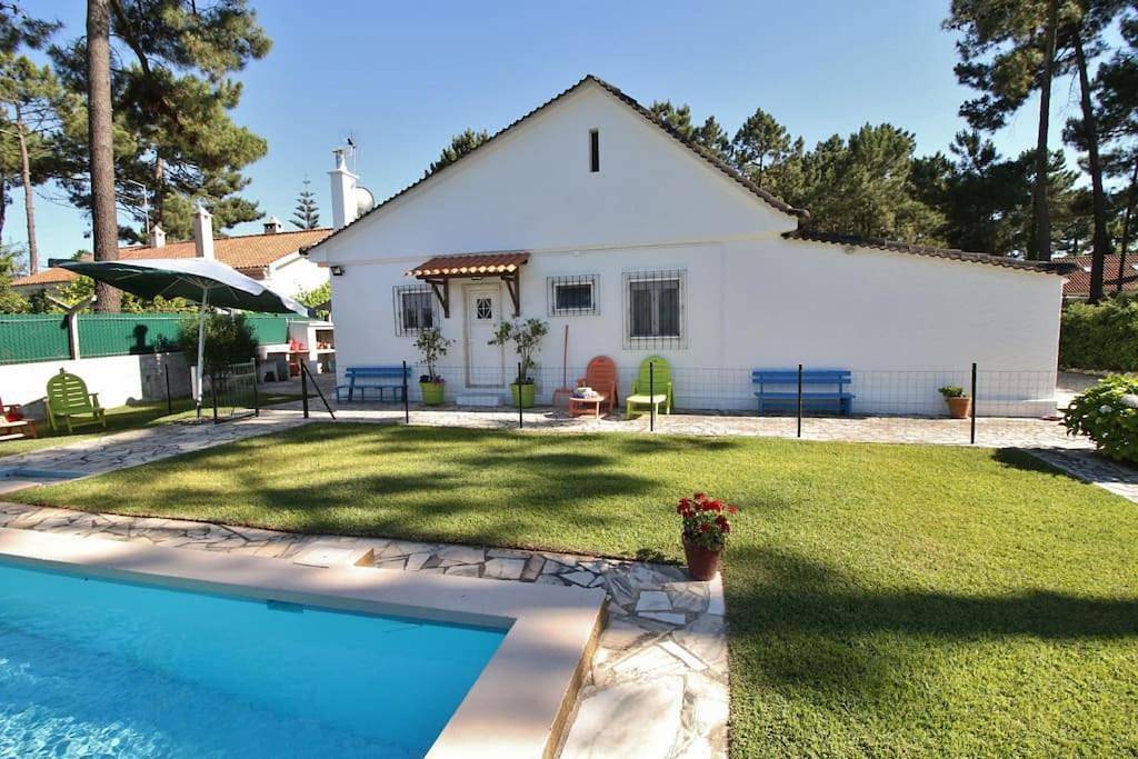 Two-Bedroom House in Aroeira, Corroios