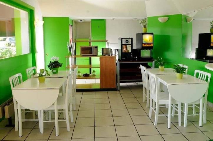 Hôtel pour 3 personnes à Le Coteau - 3