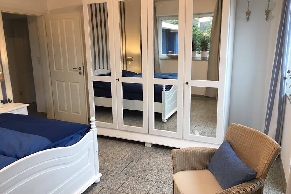 Ganze Wohnung, Ferienwohnung Hemmen „ Anna Sandbank“‘ modern, zentral, Ofen, Terrasse -4 Pers in Greetsiel, Krummhörn