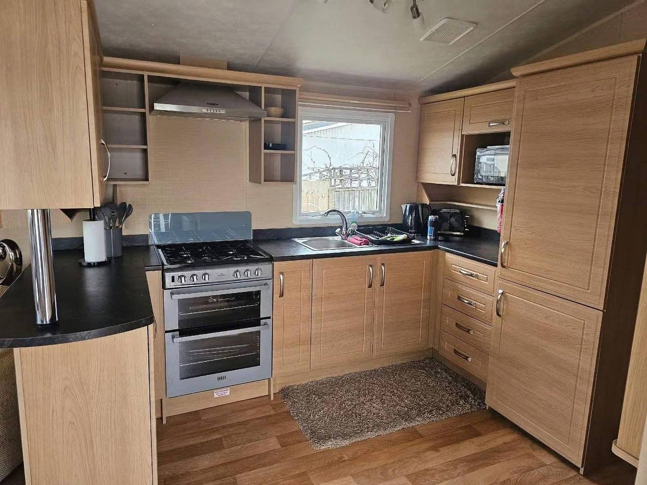 2-Bed Caravan - Sleeps 6 - Pets - Beach Access in Chapel St. Leonards, Lincolnshire