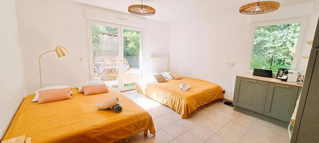 Appartement de vacances pour 2 personnes, avec terrasse ainsi que vue et jardin