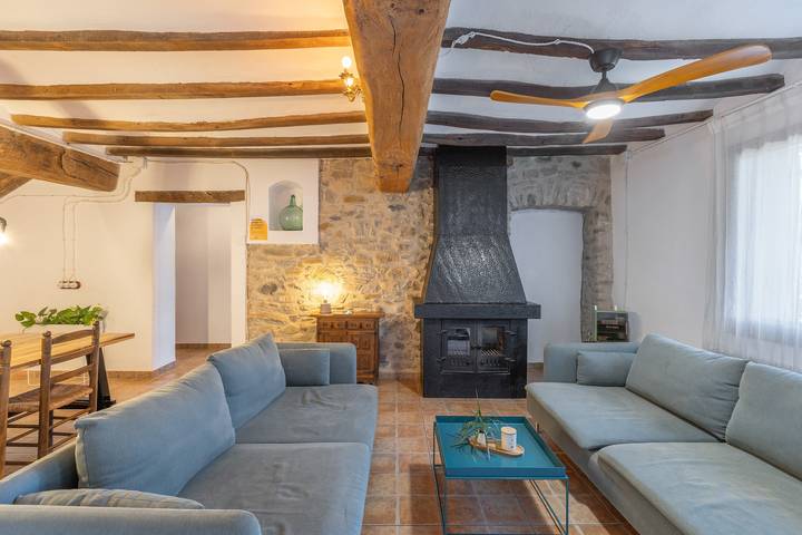 Ferienhaus 'Can Blanc - 11 Persones' mit Bergblick, Gemeinschaftspool und WLAN in Montagut i Oix, Garrotxa