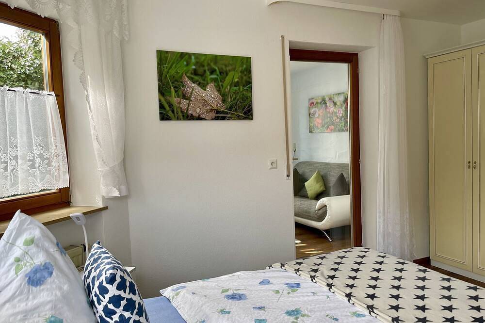 Ganze Wohnung, Ferienwohnung Sonneneck (60qm) mit Zugang zu Liegewiese und Garten in Bad Bocklet, Rhön-Bayern