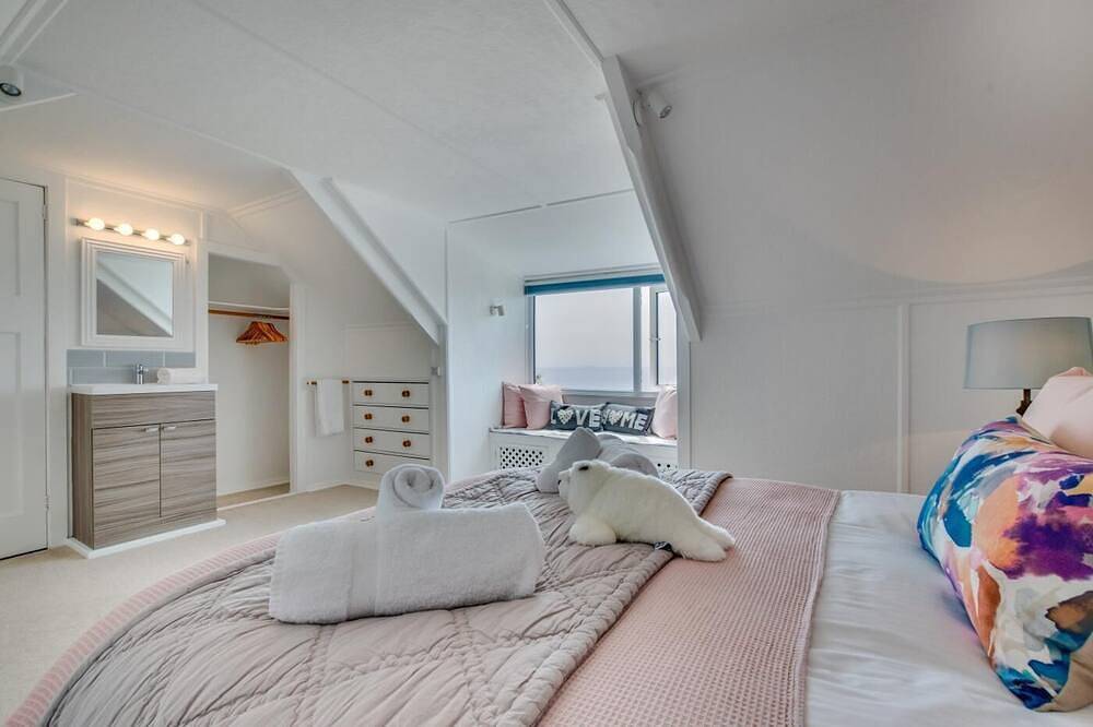 4 Bed in Praa Sands (oc-poohco) in Praa Sands, Cornwall