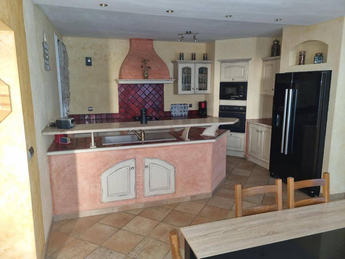 Appartement de vacances entier, Double Room with Terrace in Roissy-en-France, Val-d'Oise