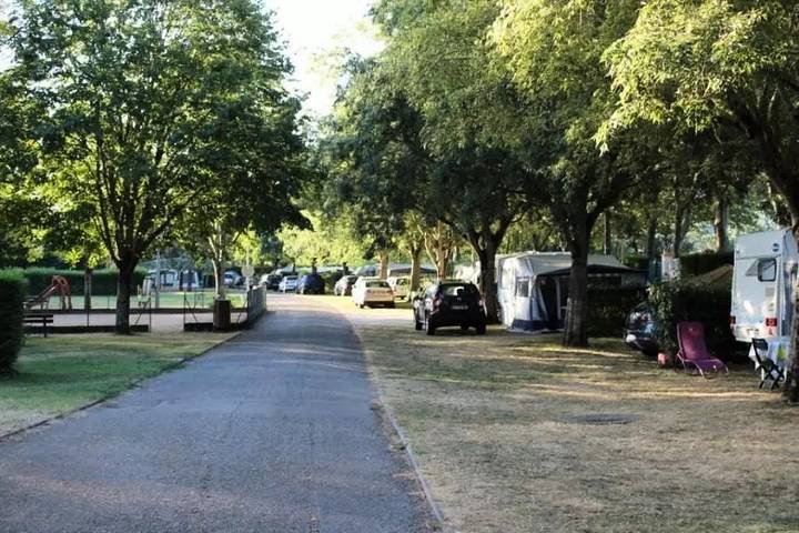 Camping pour 4 personnes, avec piscine et terrasse, animaux acceptés dans Haute-Garonne - 3