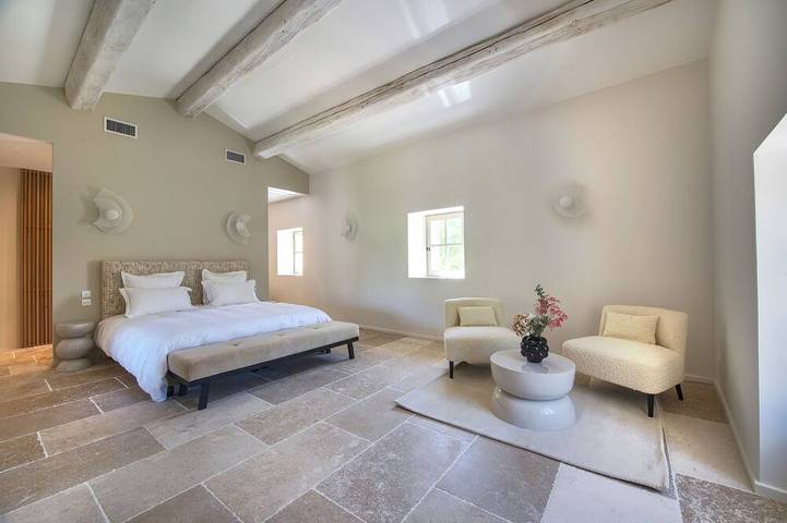 Completely renovated modern farmhouse in Ménerbes in Ménerbes, Parc naturel régional du Luberon