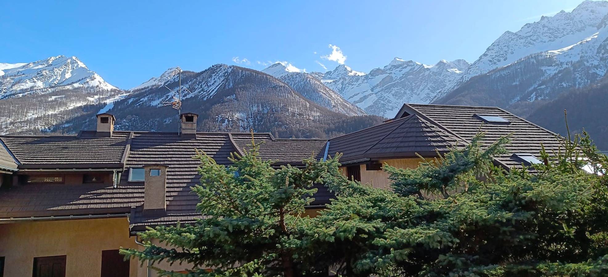 Apartamento entero, Apartment with terrace close to the slopes in Le Monêtier-les-Bains, Serre Chevalier