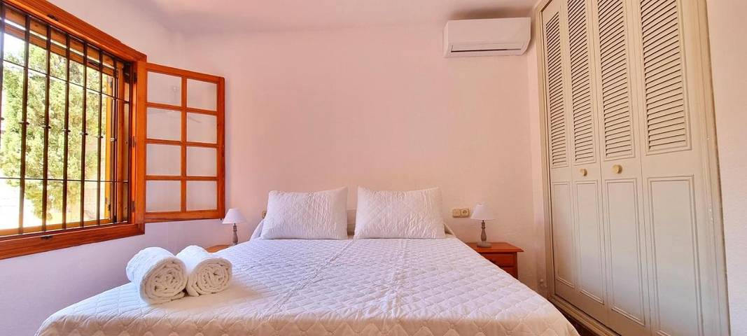 Location de vacances pour 6 personnes, avec piscine ainsi que terrasse et jardin à Calabardina - 4