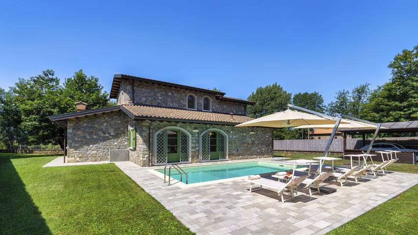 Casa vacanza per 6 persone, con Idromassaggio e Giardino a Villafranca in Lunigiana