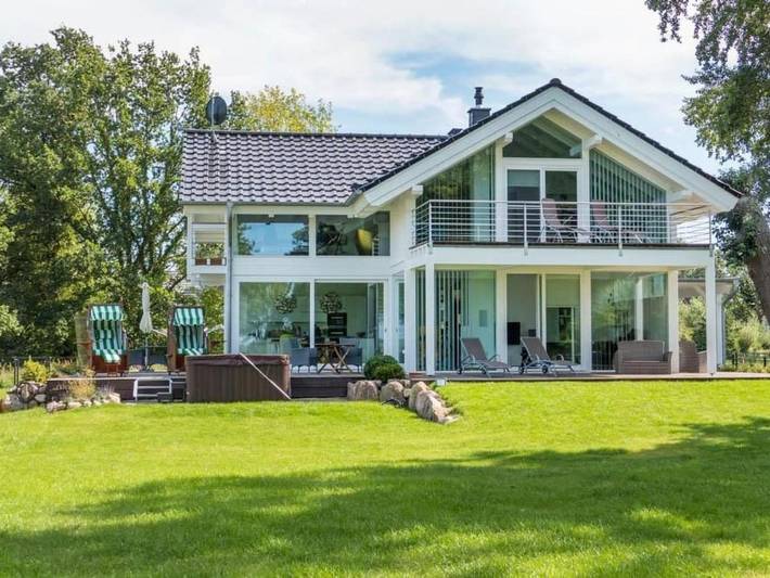 Ferienhaus für 4 Personen, mit Balkon und Terrasse sowie Garten in Fuhlendorf
