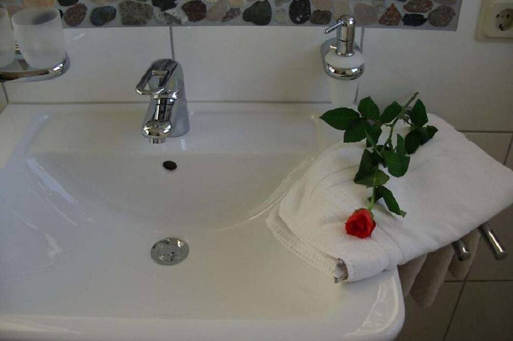 Gästehaus Alt Mehring - Doppelzimmer mit Dusche und Wc in Mehring, Moseleifel