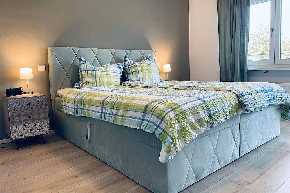 Ganze Wohnung, Ferienwohnung Seeblick, 60 qm, 1 sep. Schlafzimmer mit Balkon in Seeon, Seebruck