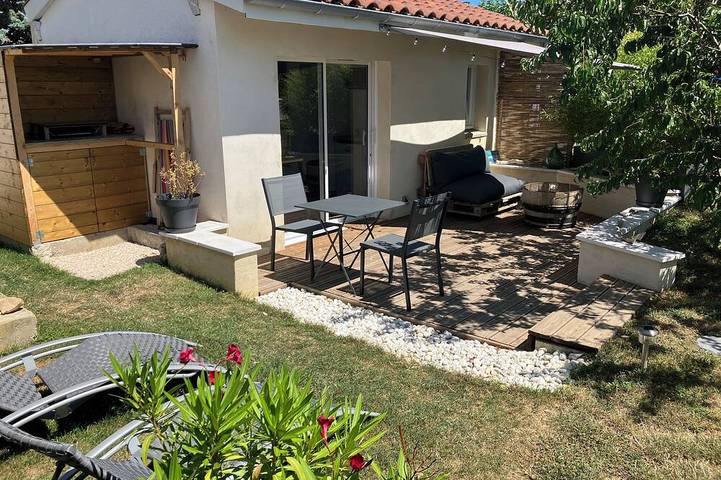 Cottage pour 2 personnes, avec jardin et piscine