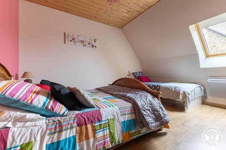 Location de vacances pour 7 personnes, avec jardin à Larodde - 4