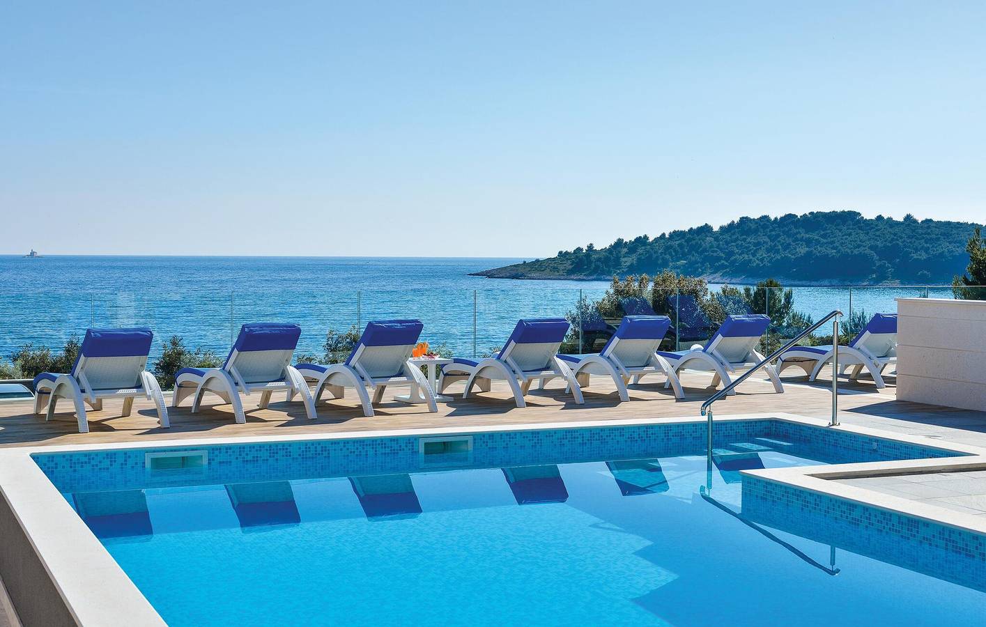 Ganze Ferienwohnung, Charmante Unterkunft, 1,5 km vom Strand entfernt: Gemütliche 62 m² große Ferienwohnung mit Pool und WLAN in Rogoznica, Šibenik-Knin