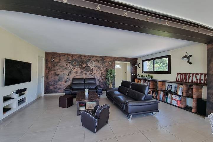 Location de vacances pour 8 personnes, avec jardin à Solliès-Pont - 2